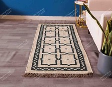 Alfombra Kilim de yute de lana blanca tejida a mano con alfombra de diseño negro, alfombra de yute con flecos
