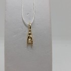 CIONDOLO PORTAFORTUNA MANO CON CORNA IN ORO GIALLO 18KT 750 0,6 GRAMMI (3713)