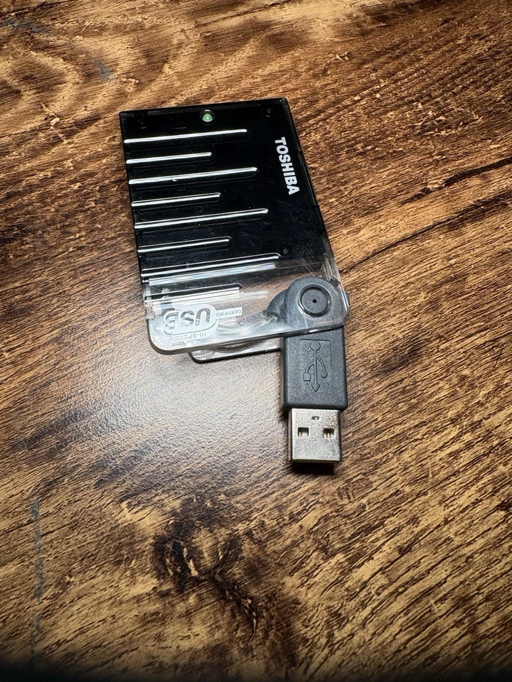 Targus PAUH216 Toshiba PA1386U-1NHB 4-Port Hi-Speed USB 2.0 Hub with Retractable - Image 3 of 4