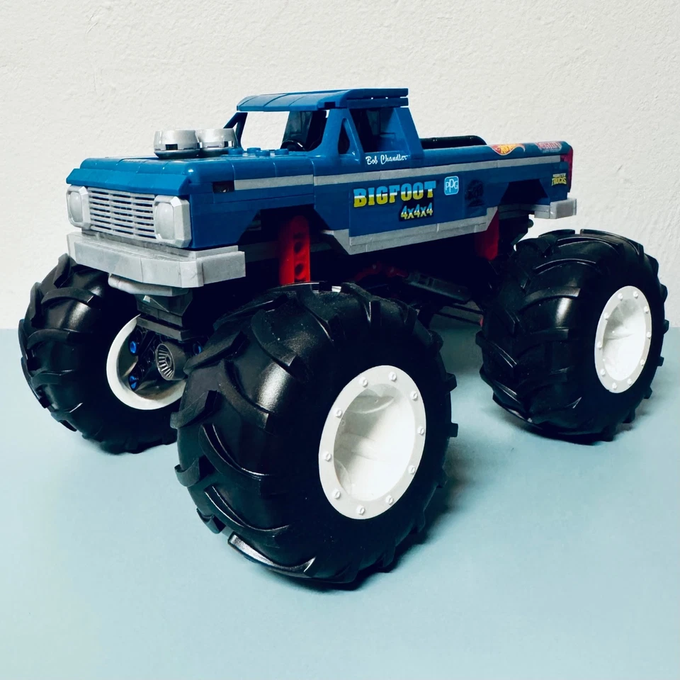 MEGA HOT WHEELS BIGFOOT MONSTER TRUCK BUILDING TOY 538 PCS W/DIE-CAST TRUCK NICE - Image 2 of 4