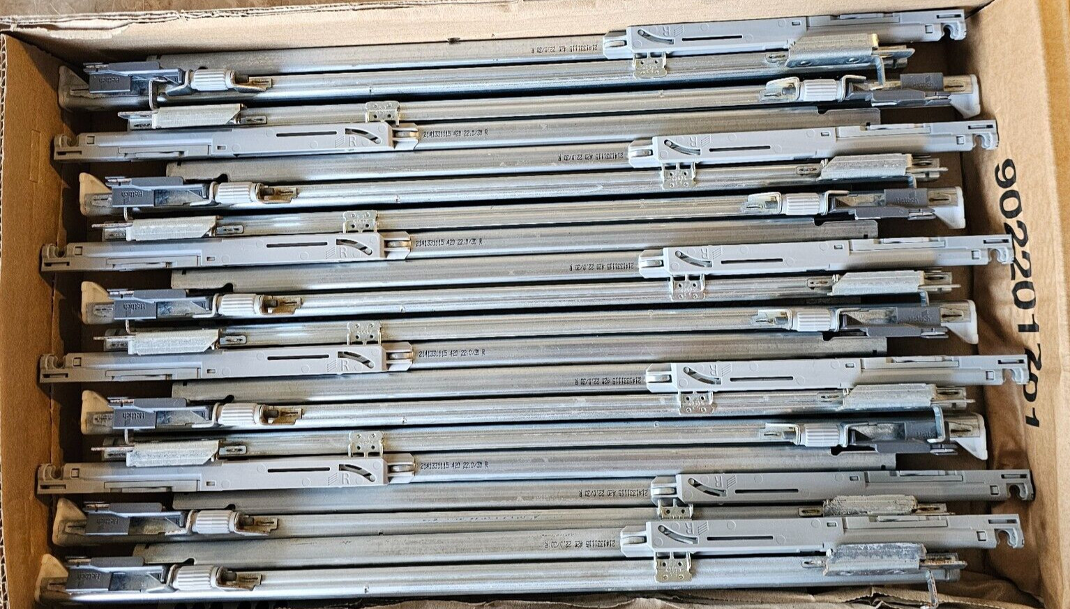Lot of 10) Hettich Quadro 4D V6 w/ Push to open, 420 mm,  91