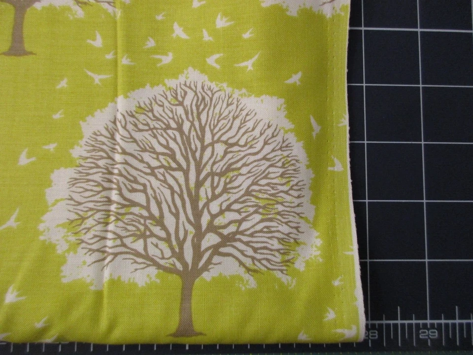 Tela 100 % algodón árboles marrones y pájaros blancos sobre amarillo-verde 1 yarda roble majestuoso Foto 4 de 4