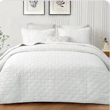 Exclusivo Mezcla Queen Quilt Set w/ Shams White Lightweight Quilted Soft