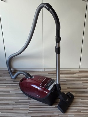 Miele Staubsauger C3 Score Red Power Line mit Zubehör + Bodenbürste