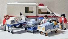 Playmobil Krankenwagen und medizinisches Zubehör (Lichter & Krankenwagensirene funktioniert)