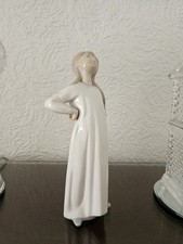 Lladro Girl Stretching in Nightgown 4872 Retired Porcelain Figurine Collectable