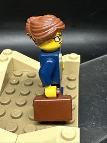 Lego City Minifigure - Businesswoman Dark Blue Suit (cty0656) 60134