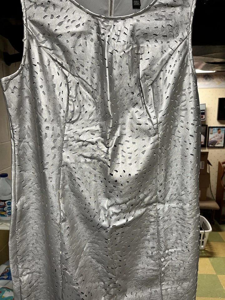 Vestido Vaina Thalia Sodi Plateado Recorte Imitación Cuero Talla 14 Foto 4 de 4