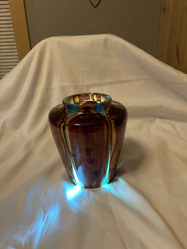 Jarrón de madera y epoxi/gran regalo de Whitetail Studios Wood Works hecho en EE. UU. Foto 2 de 4