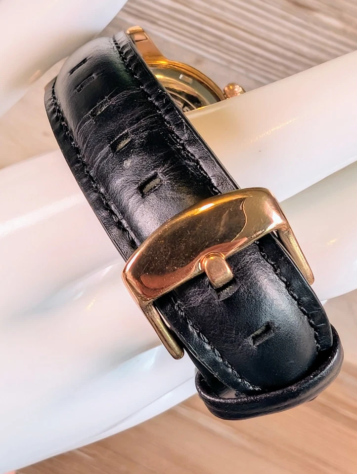 Reloj Mujer BIDEN Tono Oro Rosa Con Estrás, Cara Floral, Banda Negra Foto 2 de 4