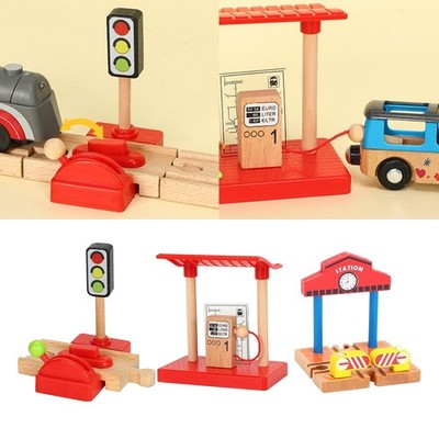 Holzeisenbahnhof und Zapfsäule Spielset für Kinder