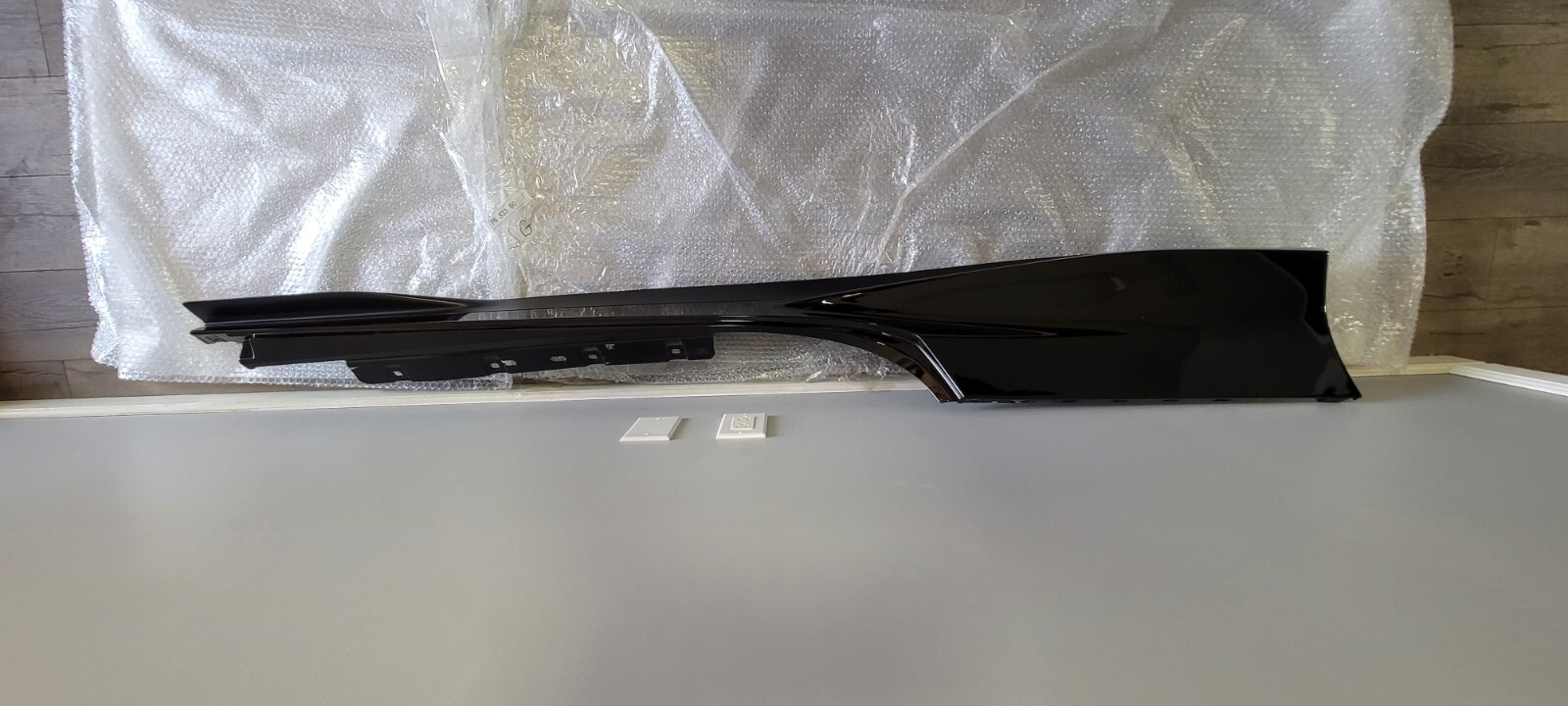 FERRARI F8 PASSENGER RIGHT SIDE ROCKER PANEL OEM 861773