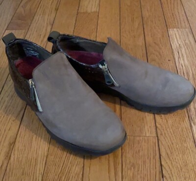 Munro Kit Comfort Shoes Size 8 Brown Nubuck Croc Embossed Zip Side