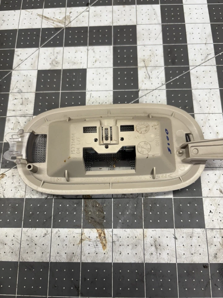 2000-2006 Chevy/GMC Rear dome Light Assembly (Tahoe, Suburban, Yukon, Yukon XL) - Image 2 of 2