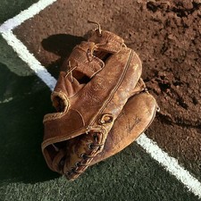 Vintage Wilson Button Back Baseball Glove A2965 Catfish Hunter Made in USA