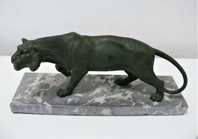 Tiger on a plinth, over 100 years old 2 kg, original and decorative