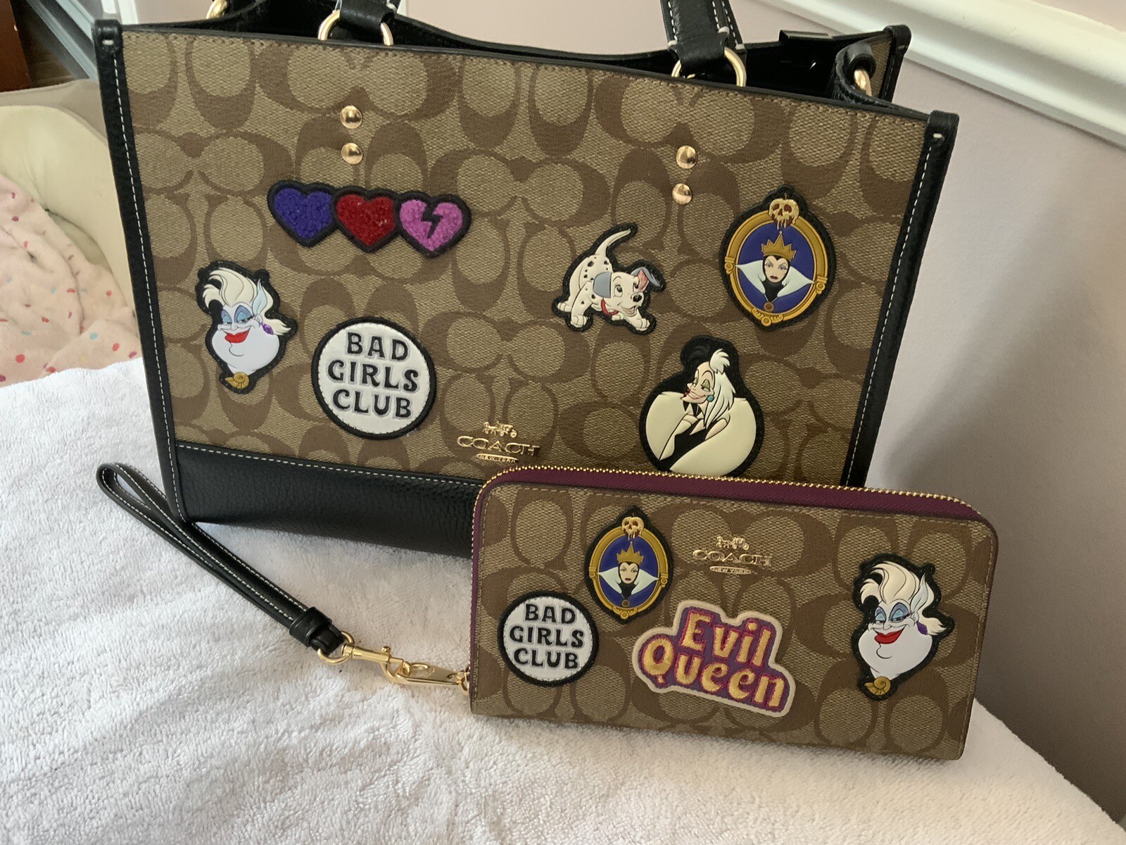 Coach X Disney Villains Dempsey Carryall Women's Bag… Gem