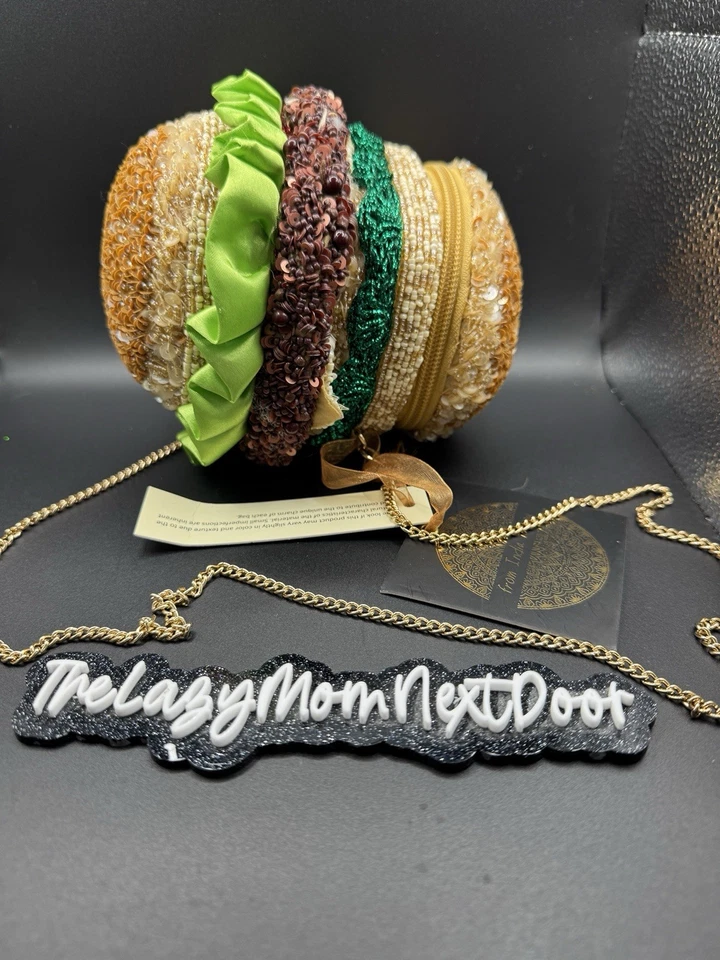 Bolso de hamburguesa con cuentas artesanal Viral India con cadena dorada Foto 3 de 3