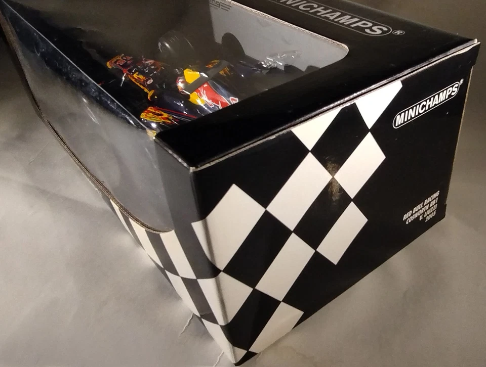 RED BULL RB1 #15 Liuzzi F1 2005 MONACO GP STAR WARS EPISODE 3 MINICHAMPS 1:18 - Immagine 3 di 4