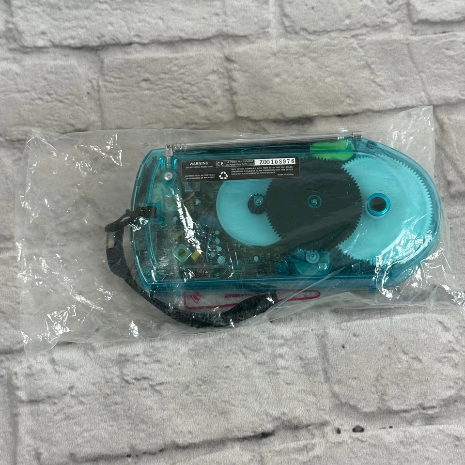 Freeplay Self Powered Solar Blue Radio S360 AM FM Headphone Socket 4.5V DC WORKS - Image 4 of 4