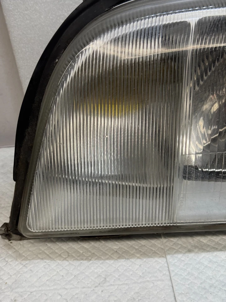 Левая галогенная фара со стороны водителя 1993 MERCEDES-BENZ 300SE 0 302 454 011 (O-4) - Изображение 2 из 4