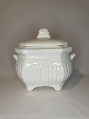 Vintage McCoy USA Footed White Ceramic Ribbed Soup Tureen Serving Dish w/ Lid