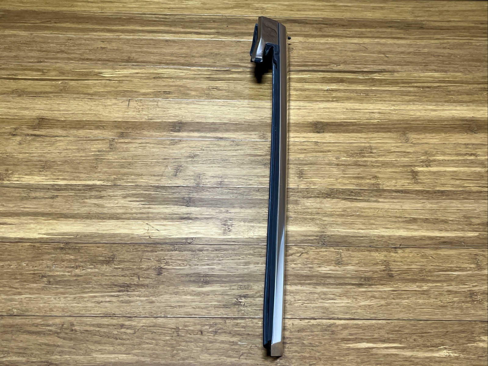 2017-2023 Rolls Royce Dawn Rear Left Window Molding Weatherstrip Cover OEM NOTE