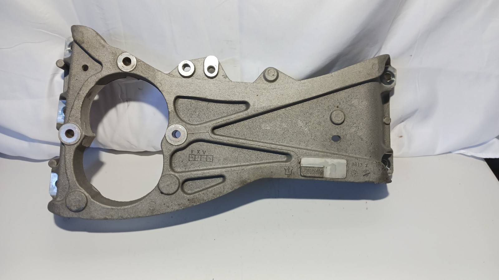 2017 - 2020 MASERATI LEVANTE TRANSMISSION GEARBOX MOUNT BRACKET OEM