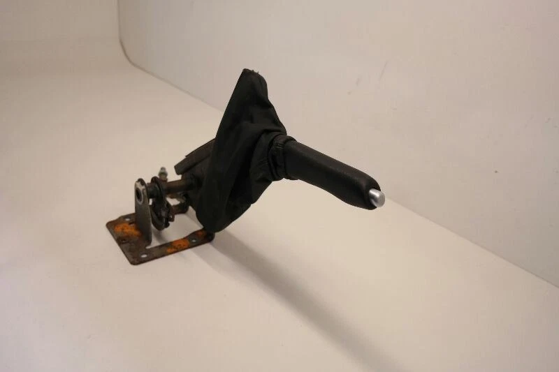 Land Rover LR2 2008-2012 montaje de manija de freno de emergencia Foto 2 de 4