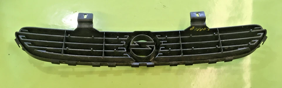 Calandre / OPEL CORSA B / phase 2 - Photo 2/3