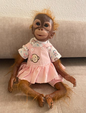 Reborn Affe Puppe - realistisch wie echt mit Haaren & süßem Kleid
