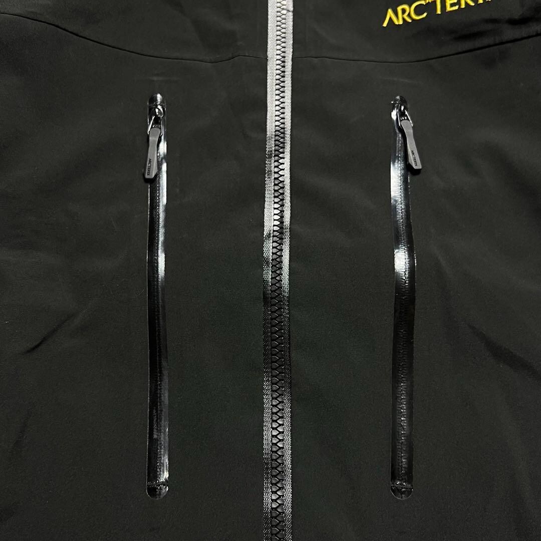 Arc'teyx Alpha SV 24k Gold Logo Gore-Tex Jacket Gold Arc'teyx Alpha SV 24k Gold Logo Gore-Tex Jacket Gold