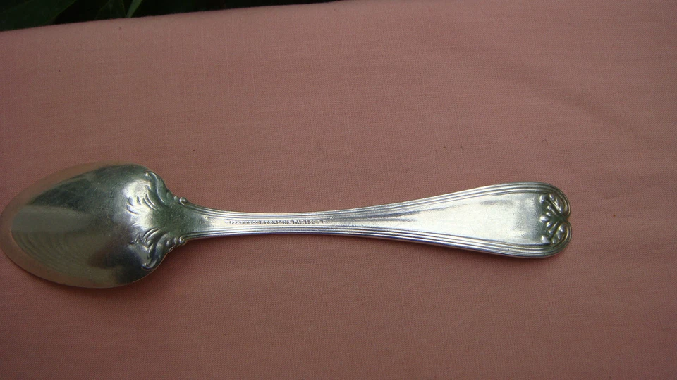 ANTIQUE TIFFANY & CO "COLONIAL" STERLING SILVER TEA SPOON 5 3/4", C.1895 - Image 4 of 4