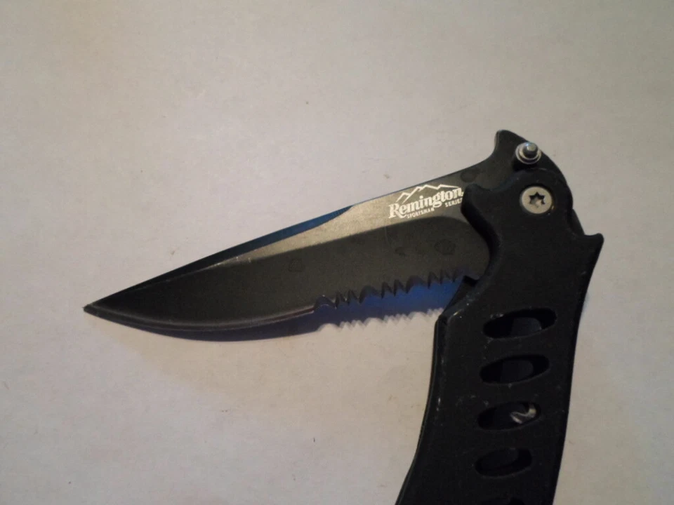 Cuchillo Plegable Remington Sportsman Series Negro Medio Dentado, Hoja de 3"" Foto 2 de 3