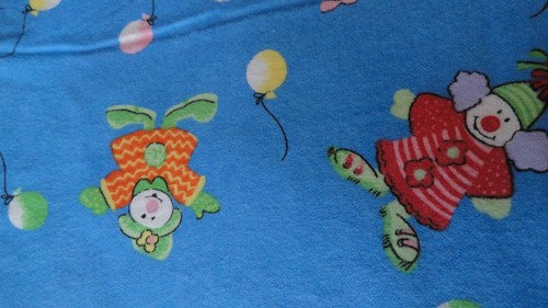 3 Yds Flannel Blue Backgound/Multicolor Friendly CircusClowns Balloon Unbranded - Picture 2 of 6