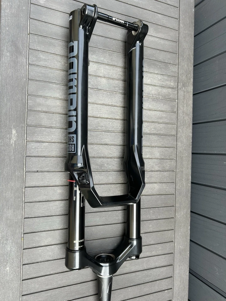 2023 Rockshox Domain RC 29er Suspension Fork Boost 160mm 44mm Offset Tapered - Image 2 of 4