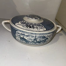 Vintage Royal Blue Currier and Ives 1.25 Qt Round Covered Handled Casserole USA