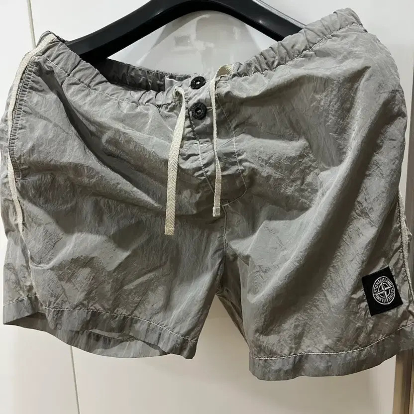 Stone Island Nylon Metal Shorts Size 32-34 Beige, Pre-Owned thumbnail 2