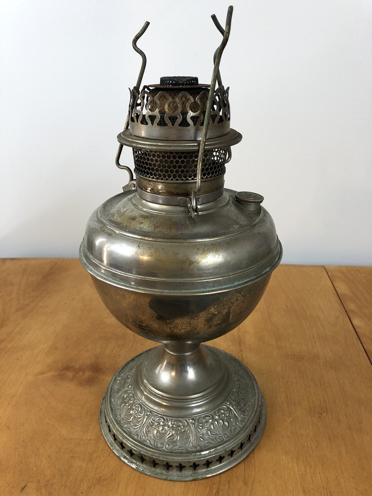 Antique Bradley & Hubbard B&H Oil Lamp Center Draft With Shade Holder