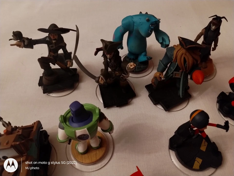 DISNEY INFINITY MARVEL FIGURES CHARACTERS LOT OF 20 + PIECES - Imagem 2 de 4
