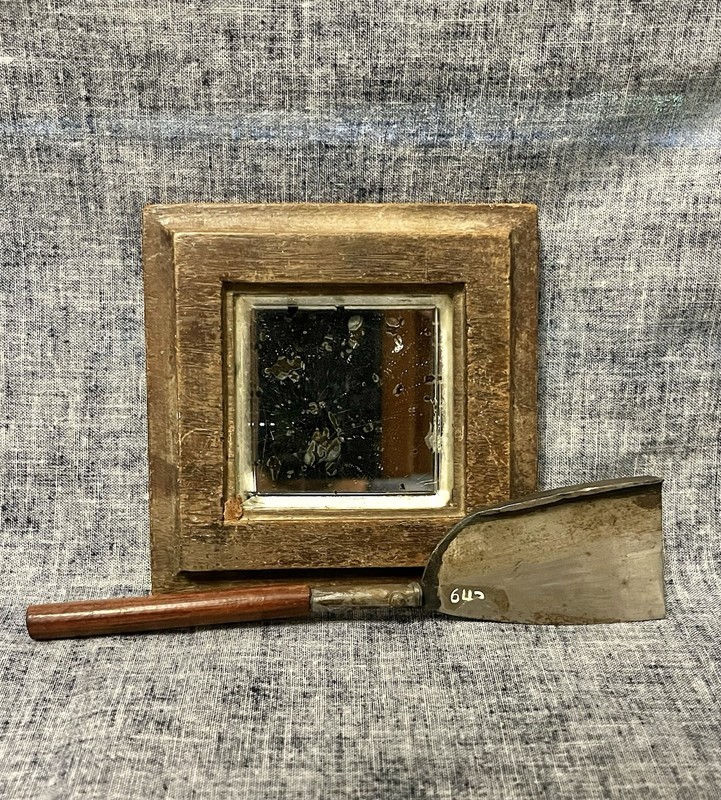 Revolutionary War Period Campaign Shaving Razor & Mirror, ref. Neumann & Kravic