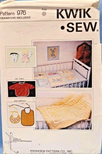 KWIK SEW 976 BABY QUILT ORGANIZER TOOTH FAIRY & PILLOW BIBS PIC UNCUT PATTERN - 第 1/2 張圖片
