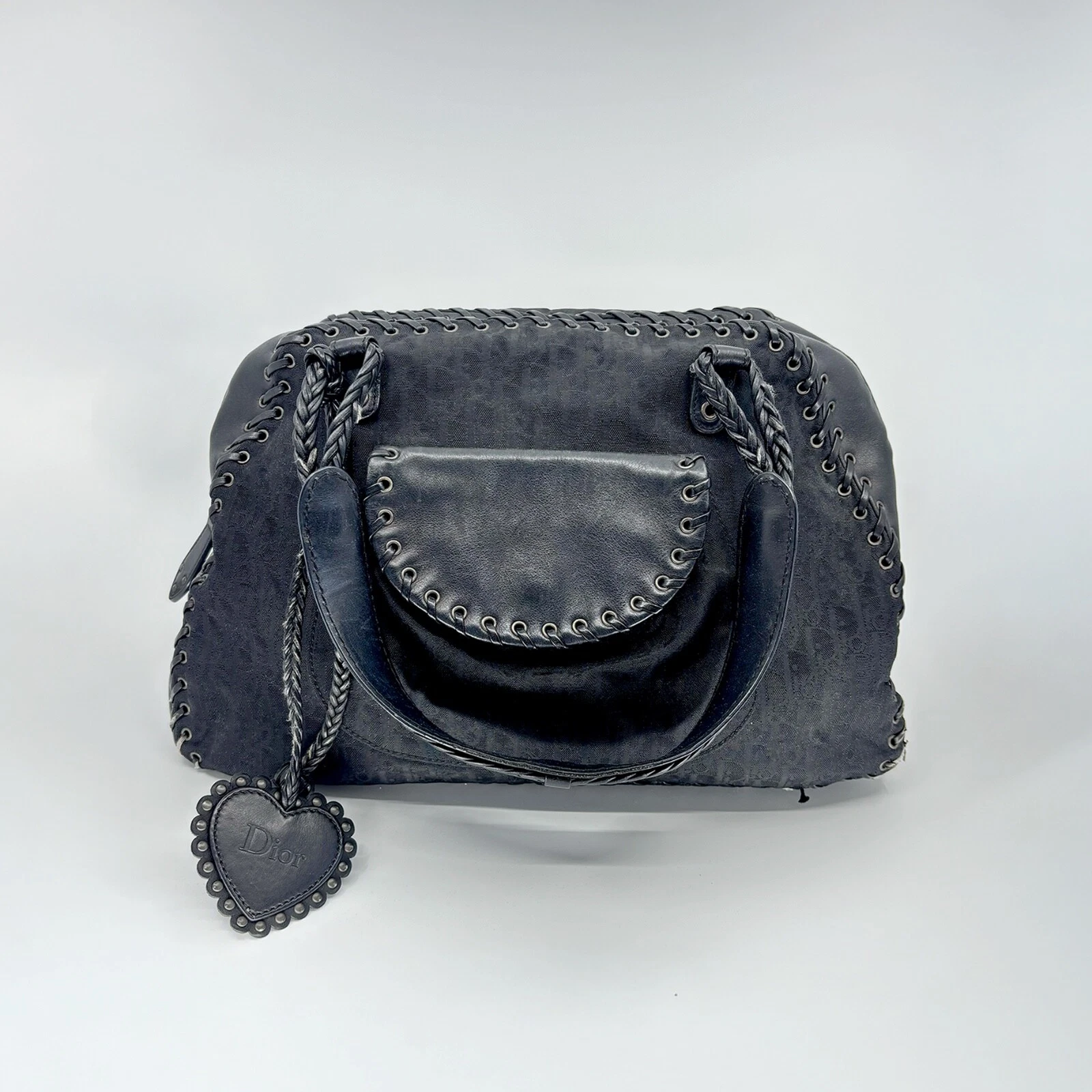 Sac bandoulière fourre tout Christian Dior monogramme oblique nylon et cuir breloque coeur