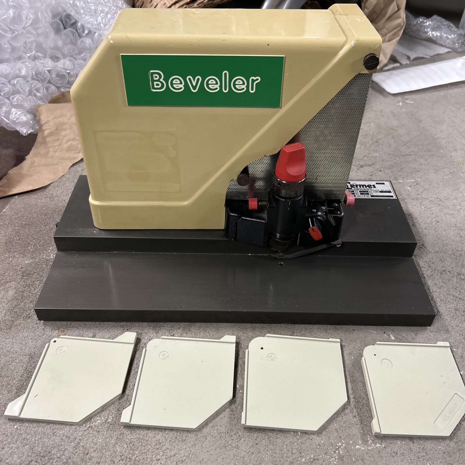 NEW HERMES B6 Engraver Beveling Beveller - Built In Vacuum & Corner Rounders