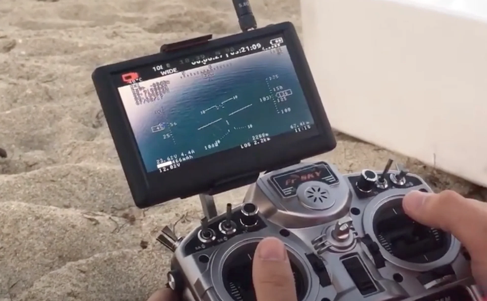 Pv5 Screen FPV 5” High Bright Monitor Screen 5.8GHz receiver and HDMI input ...