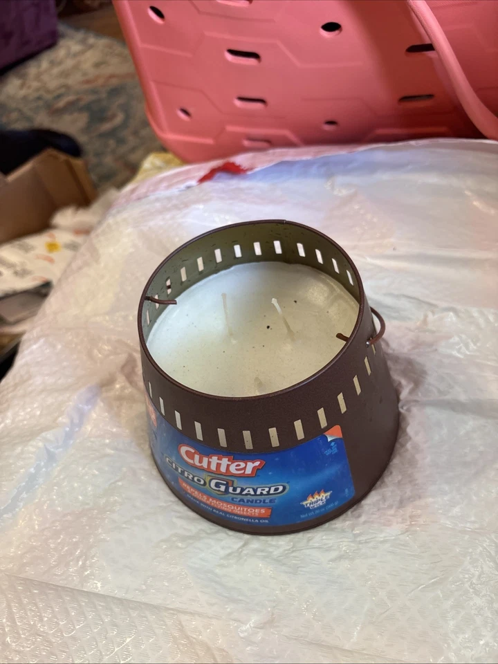 Cutter Citro Guard Candle 3 Wick New 20 Ounce Made w/ Real Citronella Oil Handle - Image 2 of 4