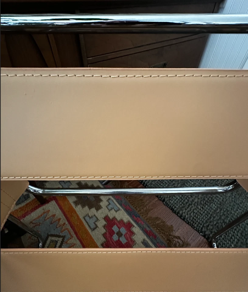 Silla Mid-Century Moderna de Cuero Tostado y Cromo Estilo Wassily Foto 2 de 4