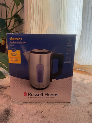 Russell Hobbs Classics Brushed Stainless Steel Wasserkocher kleiner Defekt Neu