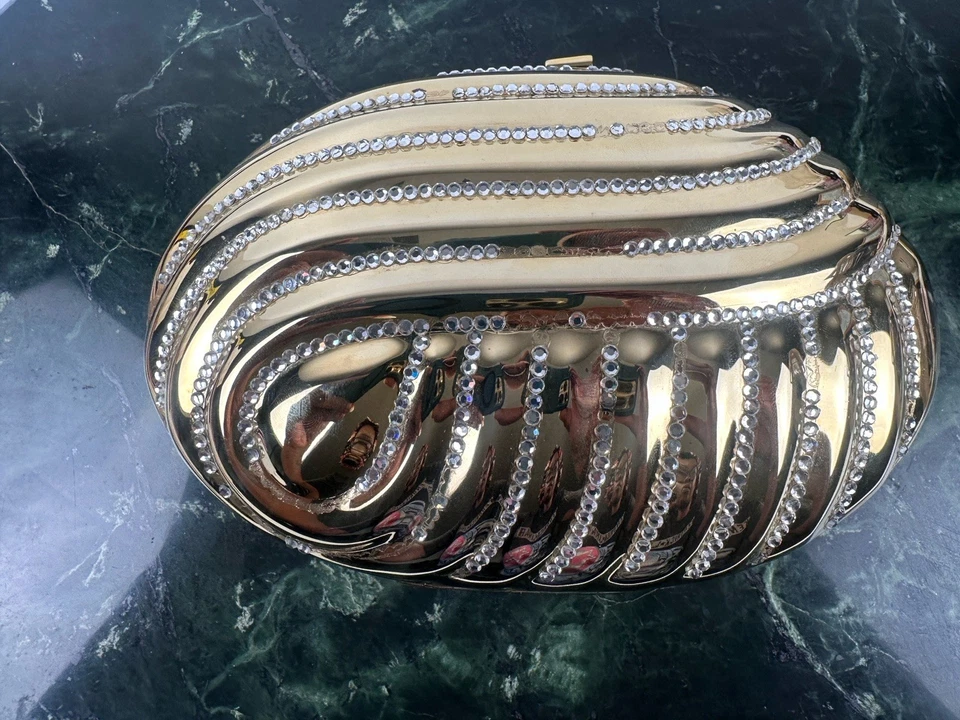 Bolso sin asas de noche vintage Le-Ann de metal dorado con correa de cadena Foto 3 de 4