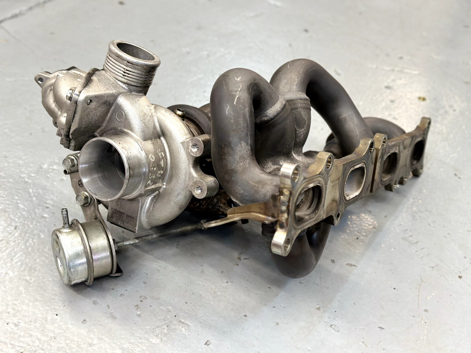 McLaren 570 GT4 turbochargers 13F0546CP 13F0545CP Left+Right OEM used